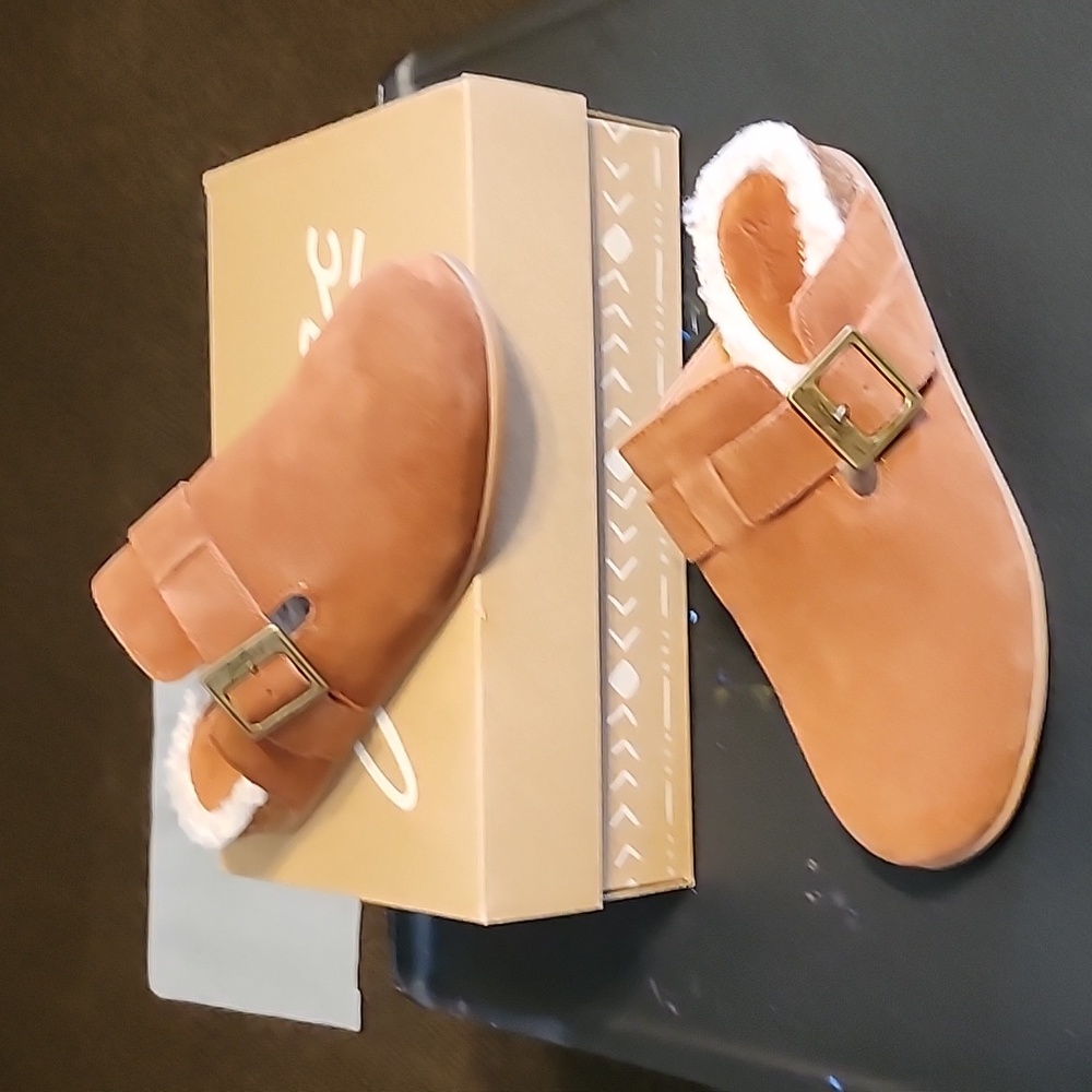 Sz 7 womens clog